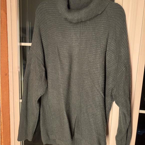 Cyrus Women's Green/Grey Cowl Neck Sweater - Picture 4 of 4